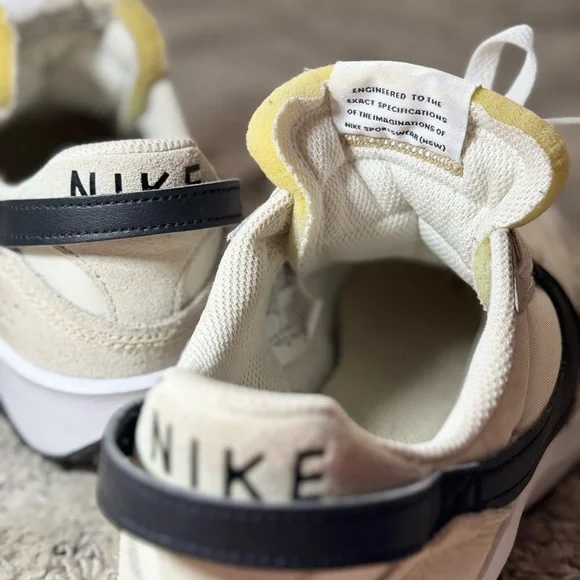 Nike Women’s Waffle Debut Shoes | Size 8.5 - Picture 8 of 9